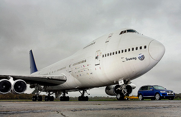 Volkswagen Touareg utáhne Boeing 747