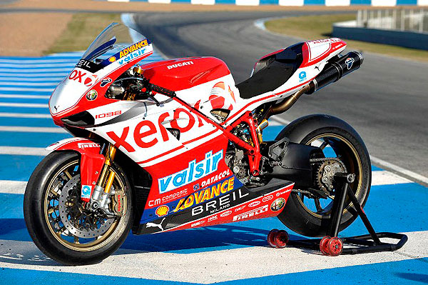Mistrovství světa superbiků s novým strojem Ducati Xerox
