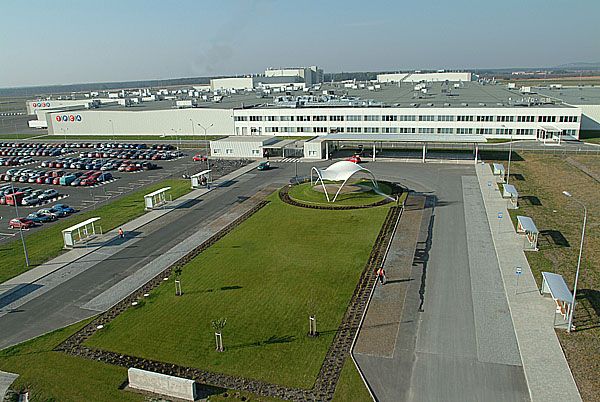 Toyota Peugeot Citroěn Automobile (TPCA) včera – 31. května 2005 oficiálně otevřel svůj závod v průmyslové zóně Kolín-Ovčáry