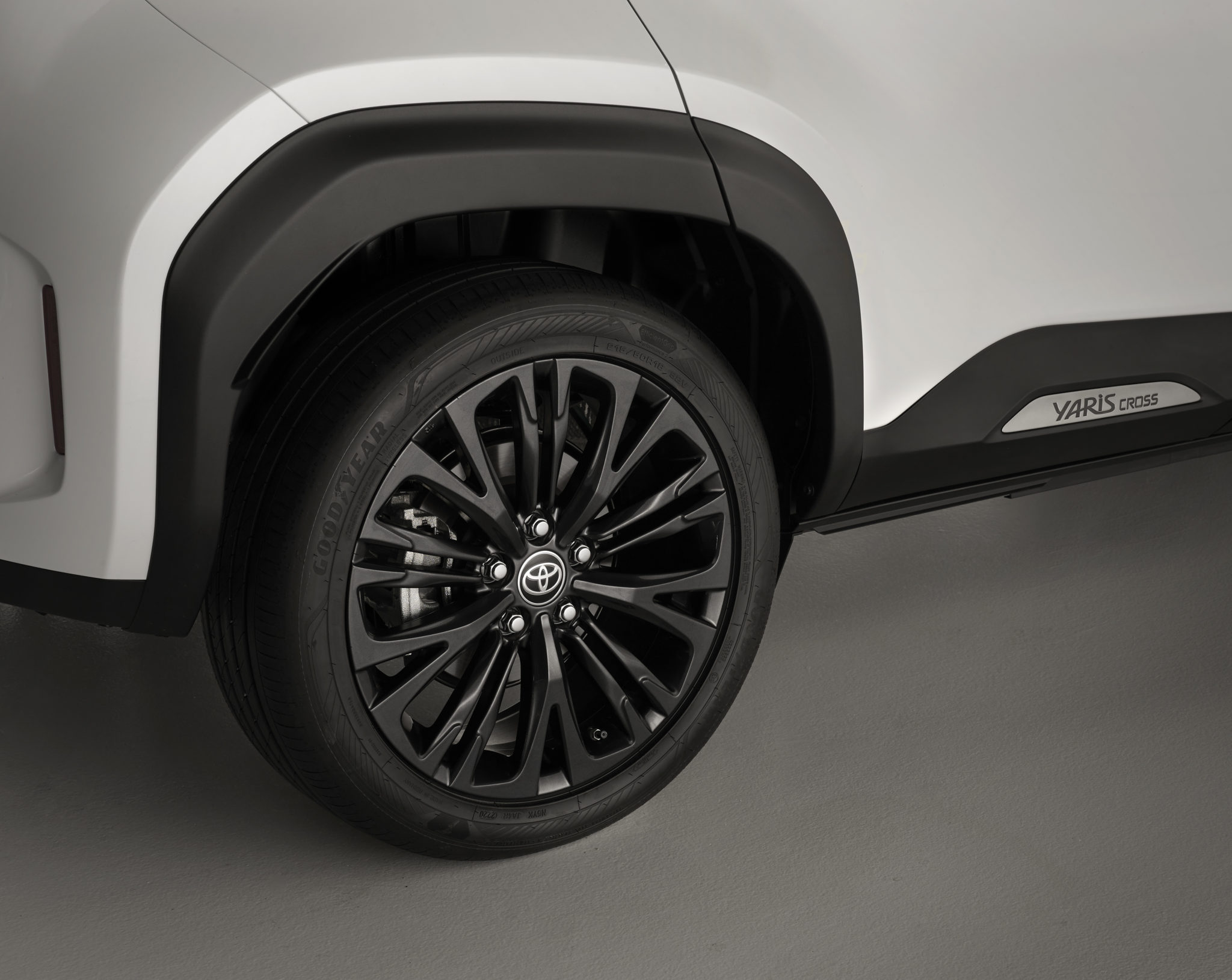 Toyota Yaris Cross bude z výroby vyjíždět na pneumatikách