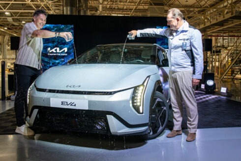 Kia spustila výrobu elektromobilů v Evropě. První vůz pokřtil Jaromír Jágr