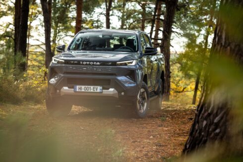 Autoperiskop.cz  – Výjimečný pohled na auta - Toyota Hilux v novém: 9. generace bude mild-hybridní, čistě elektrická i vodíková