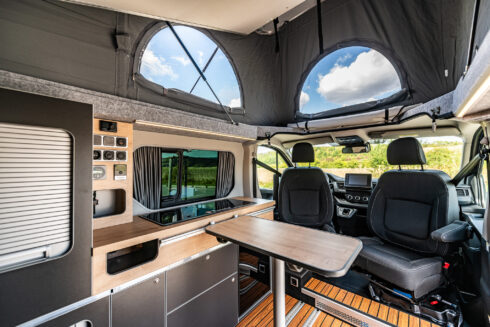 Autoperiskop.cz  – Výjimečný pohled na auta - Renault Trafic Wavecamper: Skutečný obytný vůz