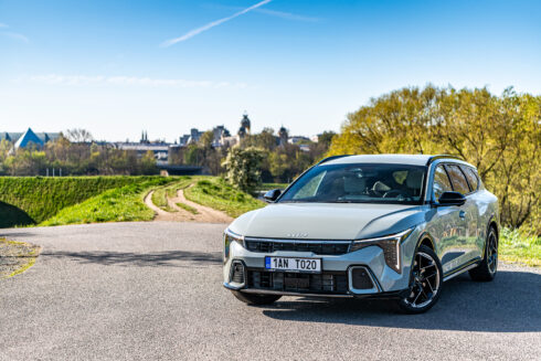 Autoperiskop.cz  – Výjimečný pohled na auta - Kia K4 Sportswagon: Nové rodinné kombi z Mexika nabídne Evropě prostor i překvapivě příznivou cenu
