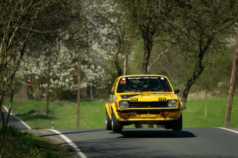 Autoperiskop.cz  – Výjimečný pohled na auta - Dvojité pódium týmu Racing 21