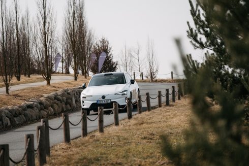 Autoperiskop.cz  – Výjimečný pohled na auta - Volvo ES90: Elektrický sedan, který chce spojit svět limuzín a SUV