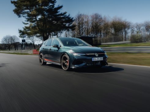 Autoperiskop.cz  – Výjimečný pohled na auta - A nejrychlejším sériově vyráběným modelem s pohonem předních kol na Severní smyčce Nürburgringu je…?