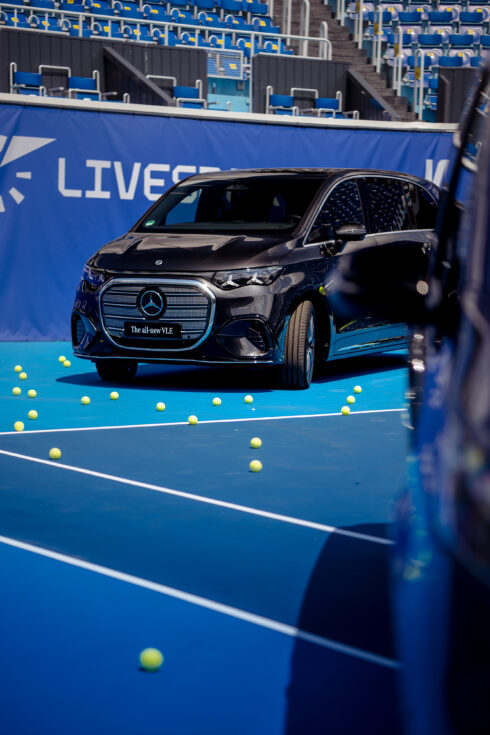 Autoperiskop.cz  – Výjimečný pohled na auta - Mercedes-Benz v Praze poprvé ukázal nový VLE. Luxusní elektrická Grand Limousine měla českou premiéru na turnaji WTA
