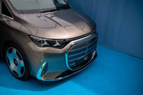 Autoperiskop.cz  – Výjimečný pohled na auta - Mercedes-Benz v Praze poprvé ukázal nový VLE. Luxusní elektrická Grand Limousine měla českou premiéru na turnaji WTA
