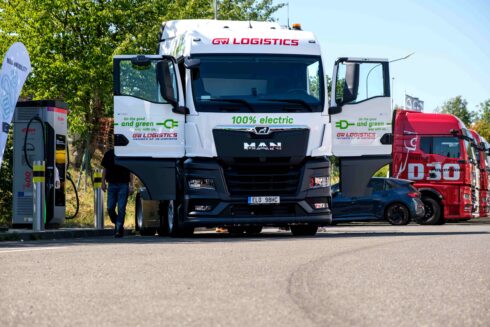 Autoperiskop.cz  – Výjimečný pohled na auta - Elektrický tahač už nemusí čekat, MAN umí megawattové nabíjení. První e-truck převzal český dopravce