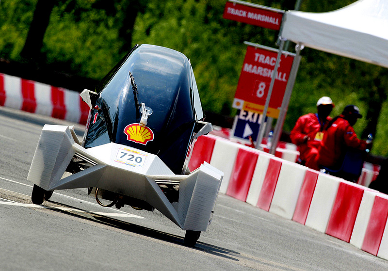 Slavnostním vyhlášením vítězů včera skončil čtvrtý a závěrečný závodní den evropského Shell Eco-marathonu 2012 Slavnostním vyhlášením vítězů včera skončil čtvrtý a závěrečný závodní den evropského Shell Eco-marathonu 2012