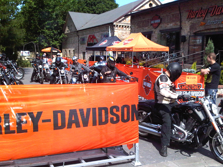 Demo Truck Tour 2012 Harley-Davidson již jedenáctého května v Ostravě a další v Pasohlávkách, Plzni a v Praze v Letňanech Demo Truck Tour 2012 Harley-Davidson již jedenáctého května v Ostravě a další v Pasohlávkách, Plzni a v Praze v Letňanech