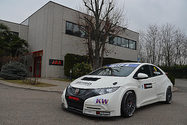 Maďarský soukromý tým Zengő Motorsport Tým Zengő Motorsport si pro šampionát WTCC vybral vůz Honda Civic WTCC