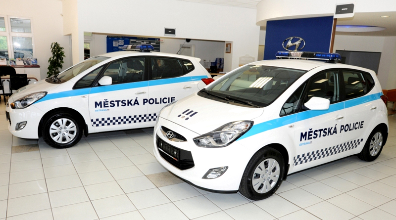 Převzetí dvou vozidel Hyundai ix20 Městskou policií Ostrava
