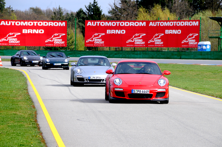 Porsche World Roadshow 2012 pro české zákazníky letos 13. května na závodním okruhu Formule 1 na Hungaroring!