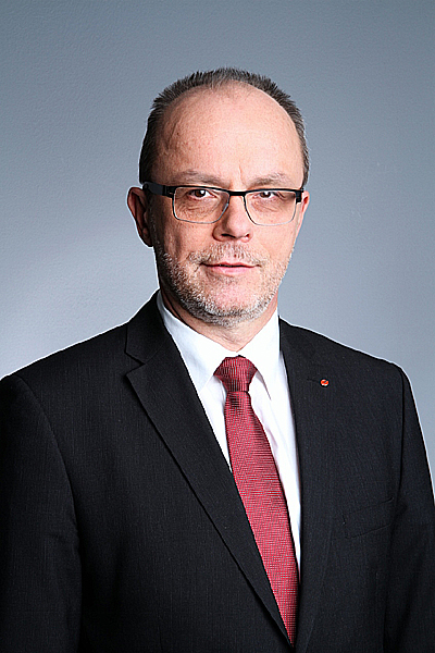 Ing. Jiří Matula se po téměř dvou a půl letech vrací do čela společnosti UniCredit Leasing CZ, a.s.: od 5. března 2013 se stal předsedou představenstva a generálním ředitelem Ing. Jiří Matula se po téměř dvou a půl letech vrací do čela společnosti UniCredit Leasing CZ, a.s.: od 5. března 2013 se stal předsedou představenstva a generálním ředitelem
