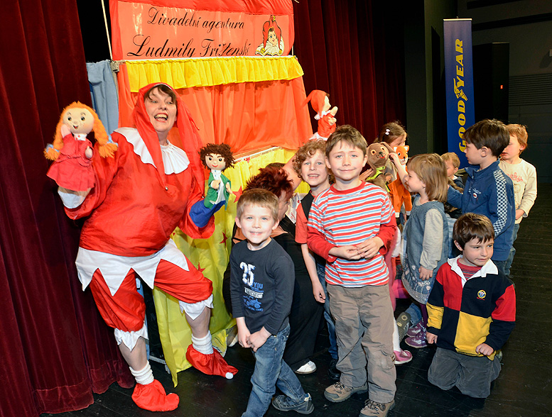 Projekt společnosti Goodyear Dunlop Tires Bezpečná školka zahájila divadelní roadshow po mateřských školkách Projekt společnosti Goodyear Dunlop Tires Bezpečná školka zahájila divadelní roadshow po mateřských školkách