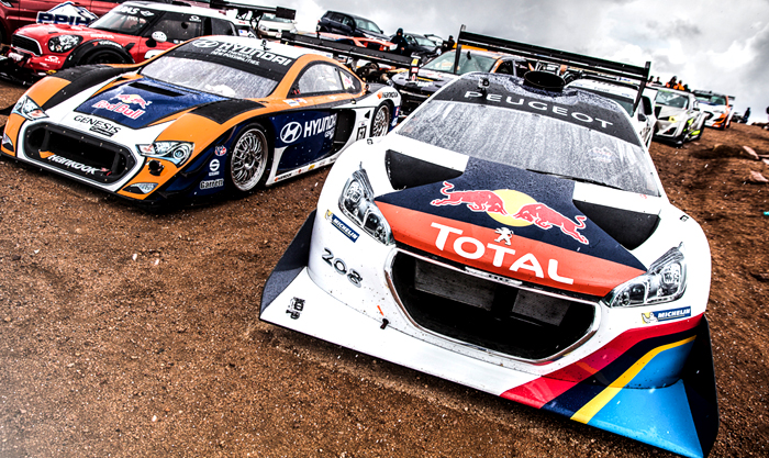 Sébastien Loeb na Peugeotu 208 T16 Pikes Peak zdolali 20 kilometrů k vrcholu Pikes Peak, za 8’13’’878