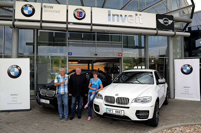 Královna ledové plochy Martina Sáblíková zvolila bílé BMW X6 od společnosti Invelt