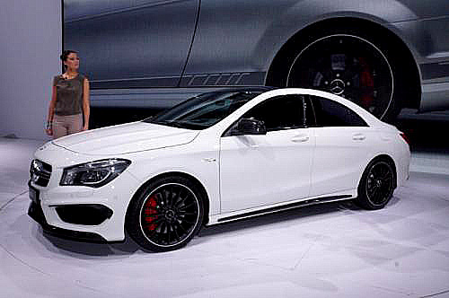 Mercedes-Benz na mezinárodním autosalonu v New Yorku představil ve světové premiéře model CLA 45 AMG (podrobná informace)