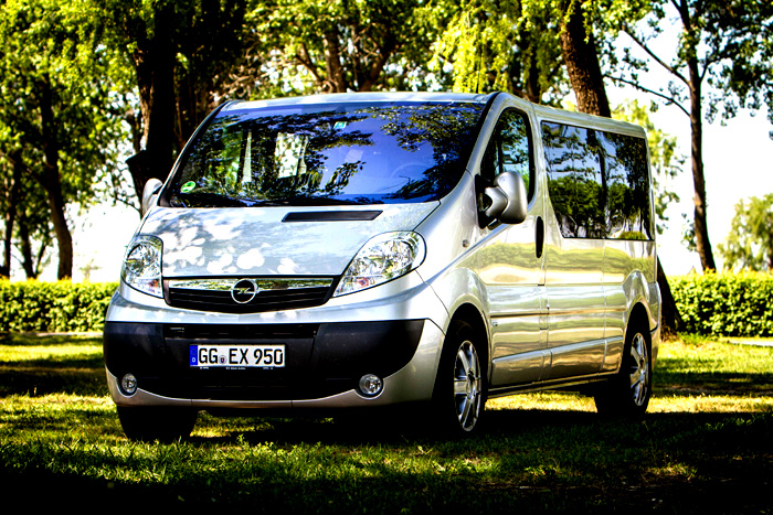 Opel Vivaro Life: Kancelář na kolech i pojízdná garsonka vstupuje na náš trh - cena od 683 880 Kč včetně DPH