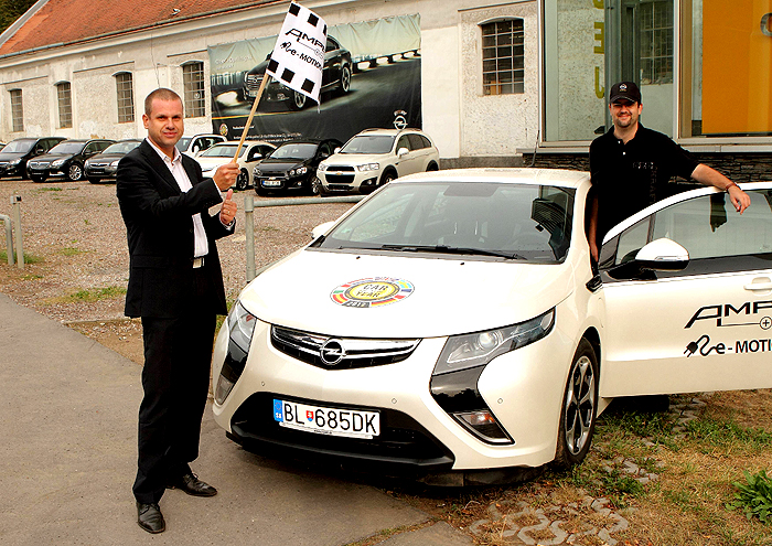 AMPERA e-MOTION 2012: Opel Ampera ujela 2736 km na jednu nádrž benzinu