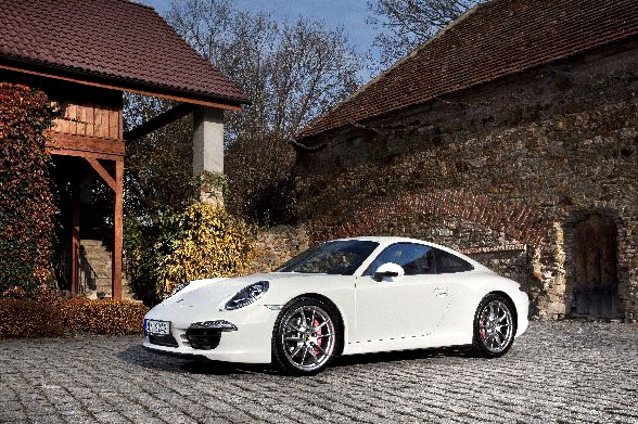 Nové Porsche 911 Carrera na vrcholu žebříčku sportovních vozů