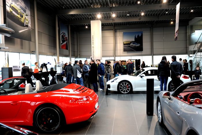 Exkluzivní akci Porsche Driving Days navštívilo ve dnech 4. až 6. dubna 2013 na čtyři sta hostů