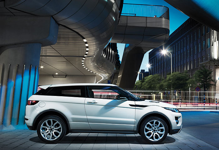 První místo v nezávislé anketě Klubu motoristických novinářů Auto roku 2012 získal vůz Range Rover Evoque