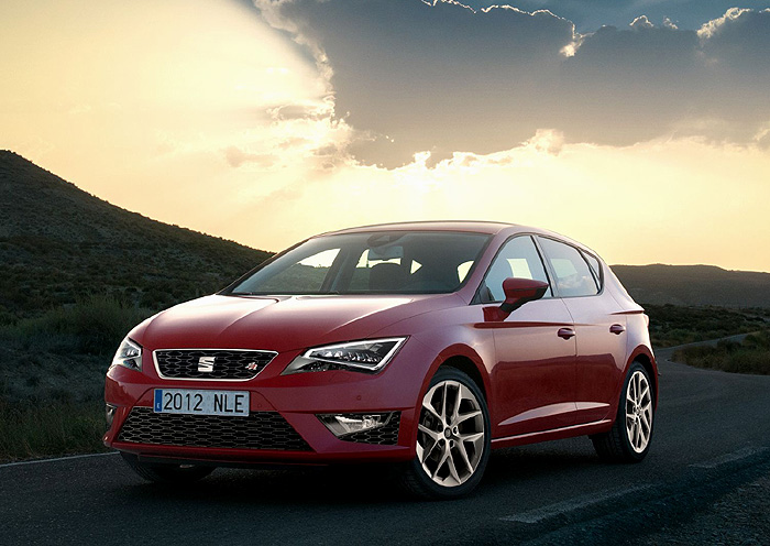 Nový SEAT Leon FR láká řidiče svým atraktivním vzhledem a sportovní dynamikou.