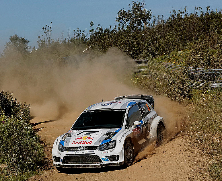 Volkswagen slaví triumf v Algarve: na stupních vítězů se v Rallye Portugalsko umístily hned dvě jeho posádky