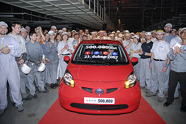 Z výrobní linky kolínské automobilky TPCA sjelo včera půlmilionté auto.