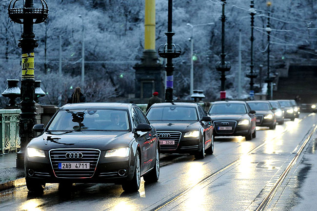 Prestižní limuzíny Audi A8 Long se představily Pražanům