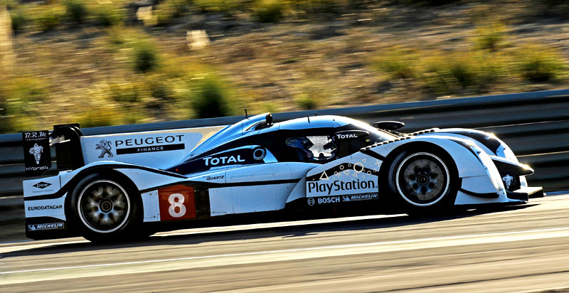 Peugeot 908 HYbrid4 na trati