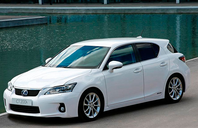 Nový model Lexus CT 200h se včera - 22. prosince 2010 začal vyrábět v japonském závodu Toyota Motor Kyushu