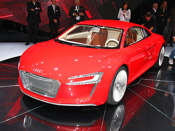 Sportovní čistě elektricky poháněný elektromobil Audi e-tron vyjede na silnice koncem roku 2012