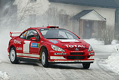 Peugeot po druhé včerejší sobotní etapě Švédské Rallye (5. – 8. 2. 2004)