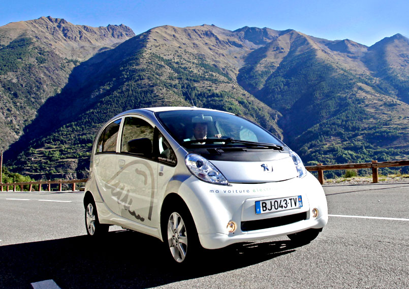 V Nice se testoval dojezd elektromobilu Peugeot i0n