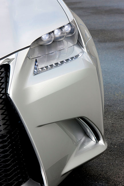 Světová premiéra konceptu Lexus LF-Gh s hybridním pohonem