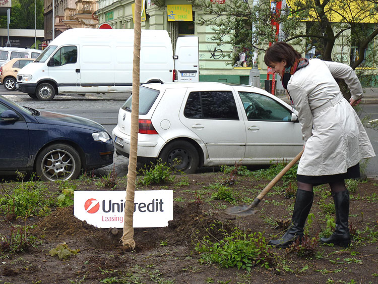 UniCredit Leasing sází lípy k 20. výročí založení firmy UniCredit Leasing sází lípy k 20. výročí založení firmy