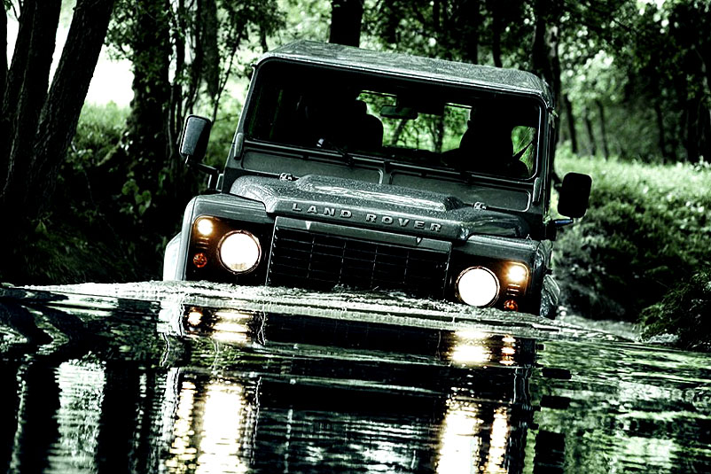 Ekologický Land Rover Defender pro rok 2012 v prodeji na našem trhu již na podzim tohoto roku