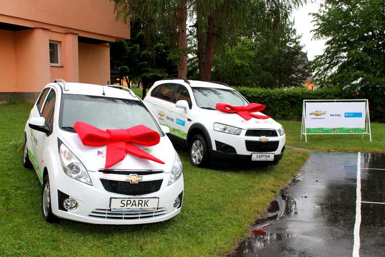 První dva Chevrolety v rukou SOS dětských vesniček v České republice