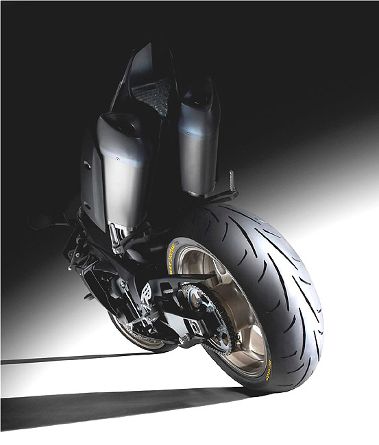 Vítězové IDM 2010 z KTM volí pro silniční motocykl RC8R pneumatiky Dunlop SportSmart Vítězové IDM 2010 z KTM volí pro silniční motocykl RC8R pneumatiky Dunlop SportSmart
