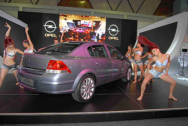 Světová premiéra nového sedanu Opel Astra