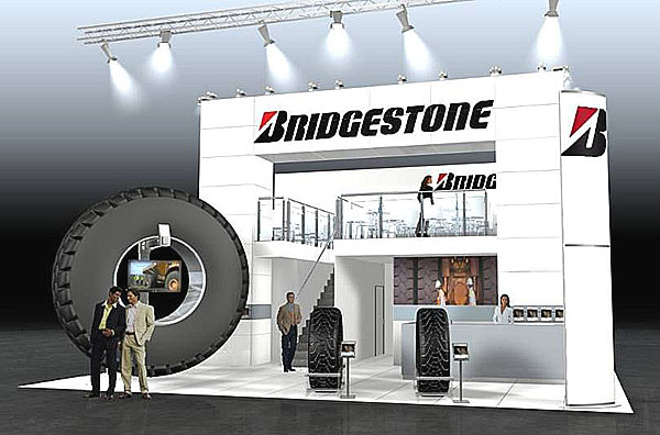 Největší pneumatika na světě hvězdou stánku Bridgestone na veletrhu Bauma ‘10