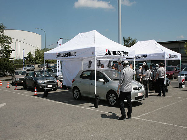 Průzkum značky Bridgestone: 63 % kontrolovaných vozidel nebylo dosud připraveno na prázdninové cestování