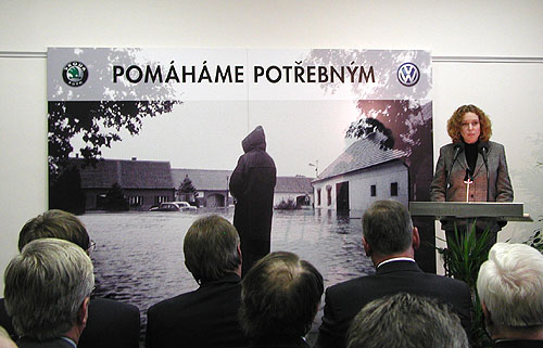 Zaměstnanci koncernu Volkswagen darovali 10 milionů korun na odstranění povodňových škod v ČR