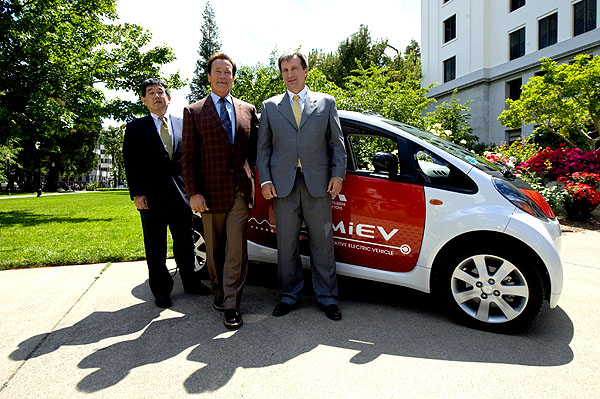 Mitsubishi Motors zapůjčilo k testování dva vozy i-MiEV státu Kalifornia
