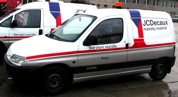 Užitkové vozy značky Citroen firmy JCDecaux denně křižují ulice Prahy