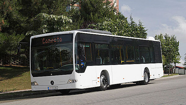Nový nízkopodlažní městský autobus Mercedes-Benz Conecto